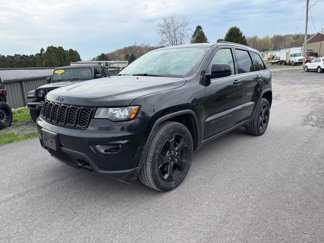 Used 2018 Jeep Grand Cherokee Laredo image 1