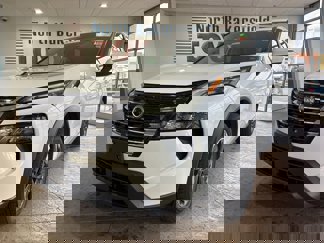 Used 2024 Nissan Rogue SV image 1