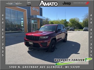 Used 2024 Jeep Grand Cherokee Altitude image 1