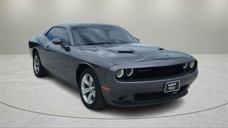 Used 2017 Dodge Challenger SXT image 1