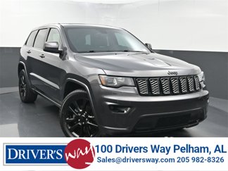 Used 2017 Jeep Grand Cherokee Altitude image 1