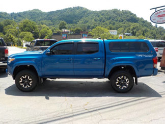 Used 2017 Toyota Tacoma TRD Sport image 1