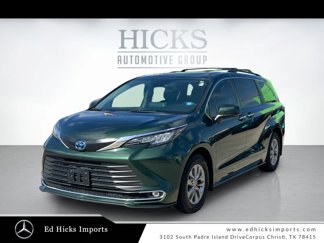 Used 2022 Toyota Sienna XLE image 1