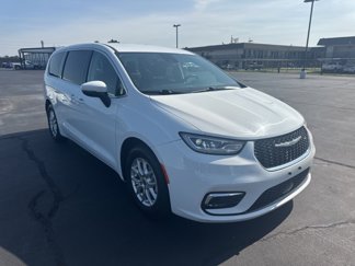 Used 2023 Chrysler Pacifica Touring-L image 1