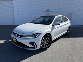 Certified 2025 Volkswagen Jetta SE image 1