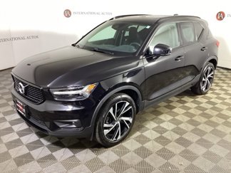 Used 2020 Volvo XC40 T4 R-Design image 1