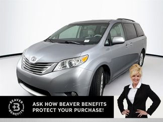 Used 2013 Toyota Sienna XLE image 1