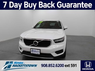 Used 2019 Volvo XC40 T5 Momentum image 1