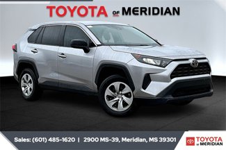 Used 2022 Toyota RAV4 LE image 1