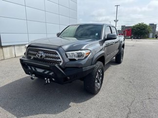 Used 2017 Toyota Tacoma TRD Off-Road image 1