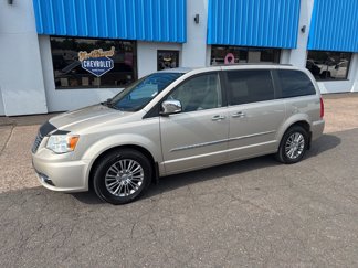 Used 2013 Chrysler Town & Country Touring-L w/ Driver Convenience Group image 1
