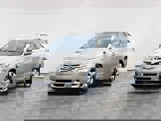 Used 2010 Toyota Camry LE image 1