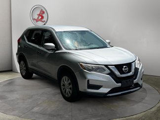 Used 2017 Nissan Rogue S image 1
