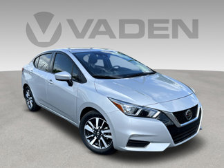 Used 2022 Nissan Versa SV image 1