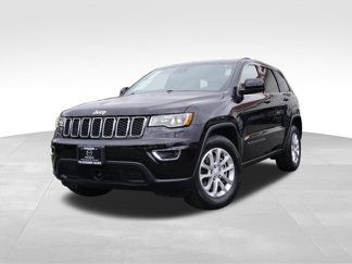 Used 2021 Jeep Grand Cherokee Laredo image 1