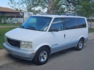 Used 2000 GMC Safari AWD w/ Sle Marketing Option Pkg 2 image 1