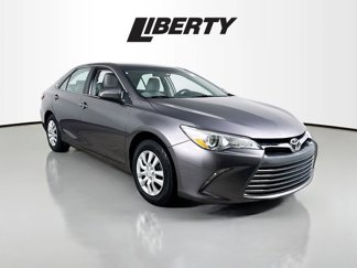 Used 2015 Toyota Camry LE image 1