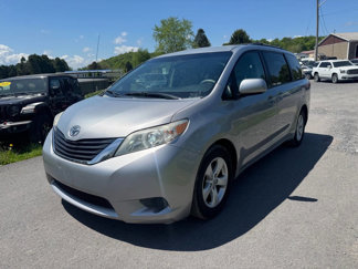 Used 2014 Toyota Sienna LE image 1