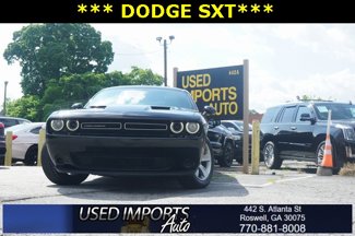 Used 2019 Dodge Challenger SXT image 1