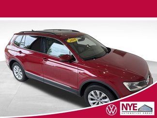 Used 2018 Volkswagen Tiguan SE w/ Panoramic Sunroof Package image 1