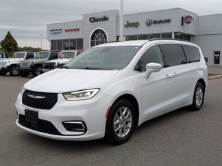 Certified 2022 Chrysler Pacifica Touring-L image 1