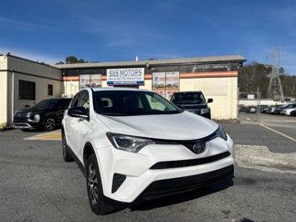 Used 2018 Toyota RAV4 LE image 1