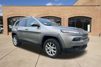 Used 2017 Jeep Cherokee Latitude w/ Comfort/Convenience Group image 1