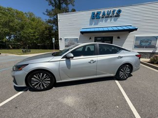 Used 2023 Nissan Altima 2.5 SV w/ SV Premium Package image 1