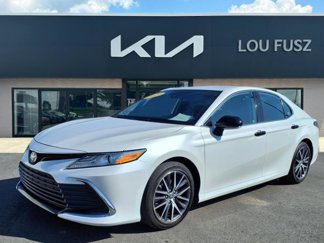 Used 2021 Toyota Camry XLE image 1