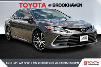 Used 2021 Toyota Camry XLE w/ Carpet Mat Package (TMS) image 1