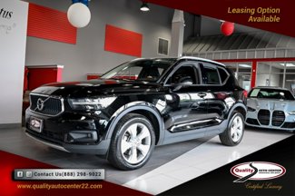 Used 2022 Volvo XC40 T4 Momentum image 1