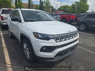 Used 2022 Jeep Compass Latitude image 1