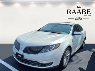 Used 2015 Lincoln MKS image 1