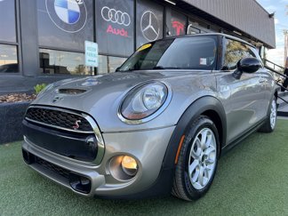 Used 2017 MINI Cooper S image 1