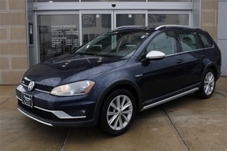 Used 2017 Volkswagen Golf Alltrack S image 1