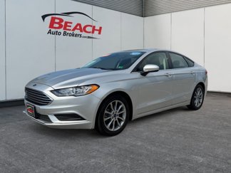 Used 2017 Ford Fusion SE image 1