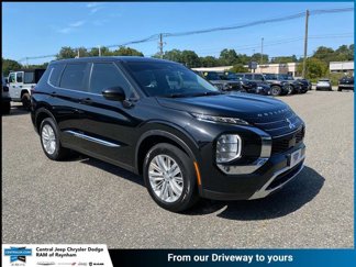 Used 2022 Mitsubishi Outlander ES image 1