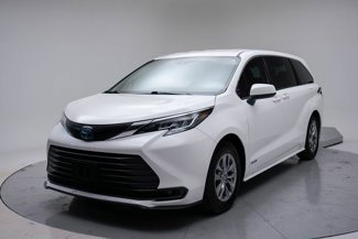 Used 2021 Toyota Sienna LE image 1