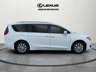 Used 2018 Chrysler Pacifica Touring-L image 1