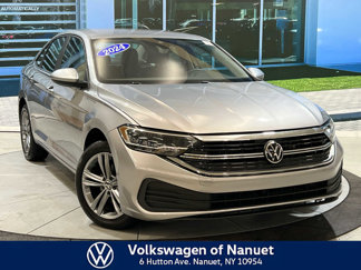 Used 2024 Volkswagen Jetta SE image 1