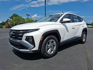 Used 2025 Hyundai Tucson SE image 1