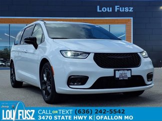New 2025 Chrysler Pacifica Limited image 1