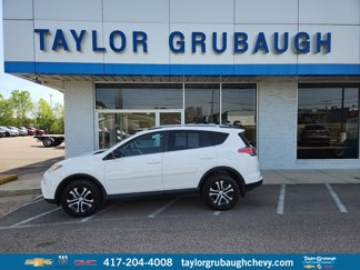 Used 2018 Toyota RAV4 LE image 1