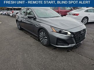 Used 2024 Nissan Altima 2.5 SV image 1