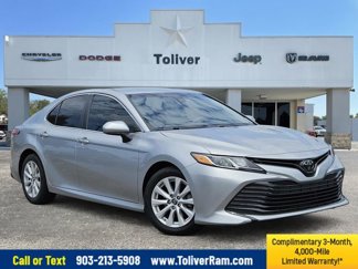 Used 2018 Toyota Camry LE image 1