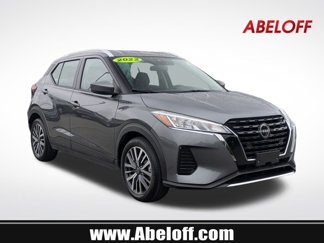 Used 2022 Nissan Kicks SV image 1