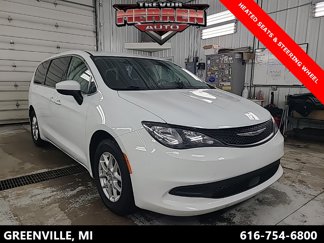 Used 2022 Chrysler Voyager LX image 1