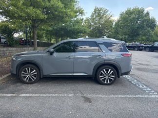 Used 2023 Nissan Pathfinder Platinum image 1