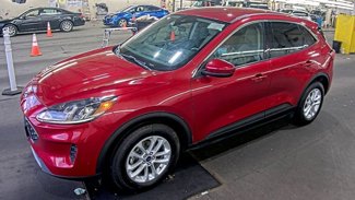 Used 2020 Ford Escape SE video 1
