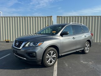 Used 2019 Nissan Pathfinder SV image 1